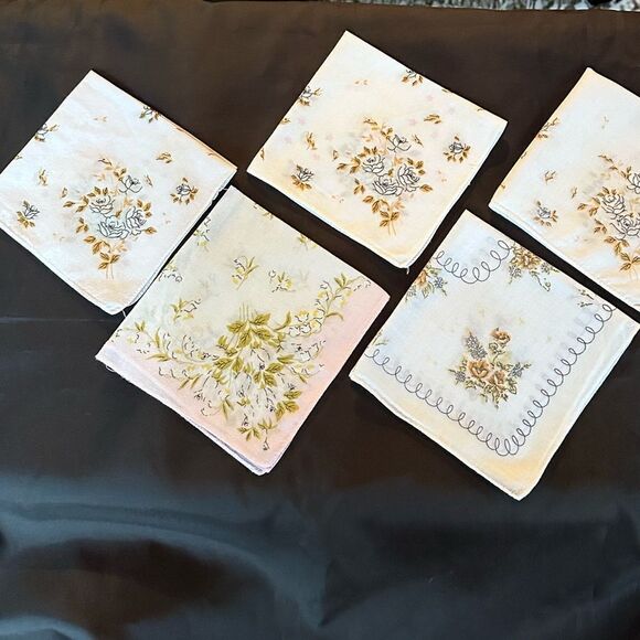 Vintage Floral White and Tan Printed Ladies Handkerchiefs set of 5. - Picture 2 of 11